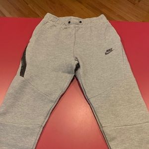 NWT men’s nike tech joggers